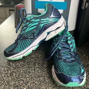 Mizuno Wave Enigma 6 Women's US Size 9 Running Shoes